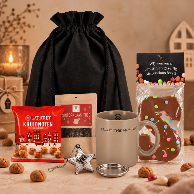 Sinterklaasthee en mok in zwart cadeauzakje
