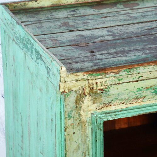 Turquoise boekenkastje
