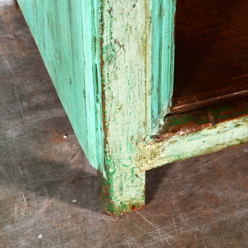 Turquoise boekenkastje