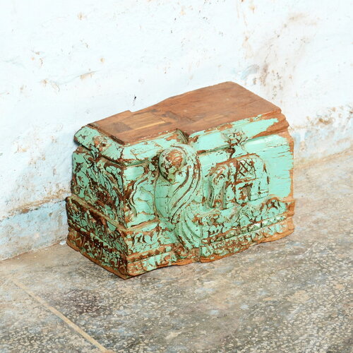 Turquoise voetstuk olifant