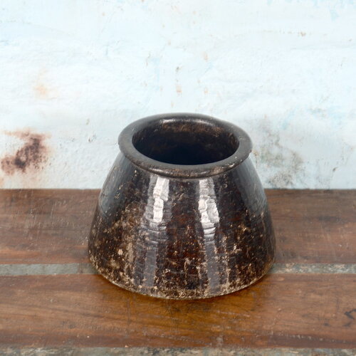 Stenen bloempot zwart