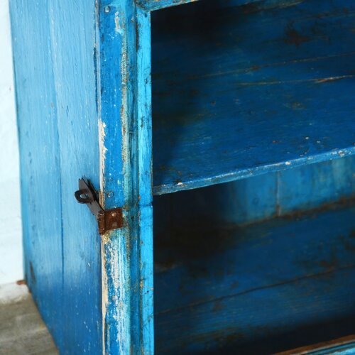 Blauw vitrinekastje