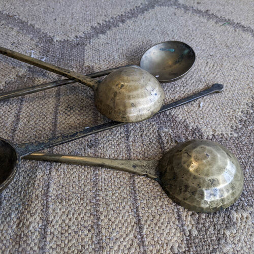 Handgesmede messing lepel