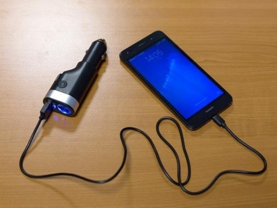 Velleman 6-In-1 Autolader / Powerbank / Ledzaklamp / Gordelsnijder / Noodhamer