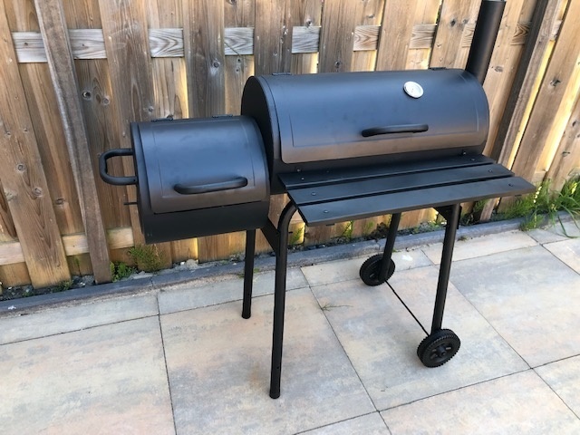 BBQ Grill - Rookoven zwart met thermostaat met 3 delige BBQ gereedschapsset - Grilloppervlak 66 x 34 cm - Met 3-Delige gereedschapsset