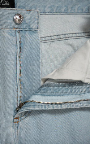A.P.C. A.P.C. PARIS MARTIN STRAIGHT JEANS BLEACHED BLAUW A.P.C. A.P.C. PARIS MARTIN STRAIGHT JEANS BLEACHED BLAUW