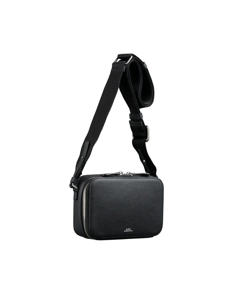 A.P.C. A.P.C. PARIS SOHO CAMERA BAG GRAIN LEATHER NEKTAS ZWART A.P.C. A.P.C. PARIS SOHO CAMERA BAG GRAIN LEATHER NEKTAS ZWART