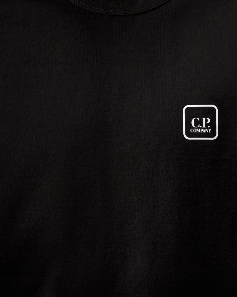 C.P. COMPANY METROPOLIS SERIES GRAPHIC LOGO T-SHIRT ZWART