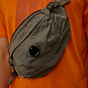 C.P. COMPANY NYLON B LENS CROSSBODY BAG GUNMETAL GRIJS C.P. COMPANY NYLON B LENS CROSSBODY BAG GUNMETAL GRIJS