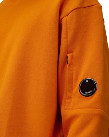 C.P. COMPANY DIAGONAL RAISED FLEECE CREWNECK SWEATER ORANJE