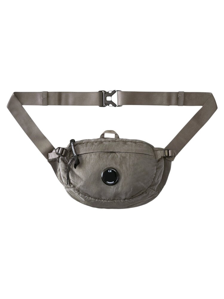 C.P. COMPANY NYLON B LENS CROSSBODY BAG GUNMETAL GRIJS