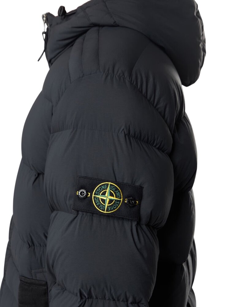 STONE ISLAND SEAMLESS TUNNEL NYLON DOWN-TC ZWART
