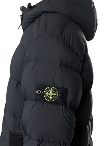 STONE ISLAND SEAMLESS TUNNEL NYLON DOWN-TC ZWART