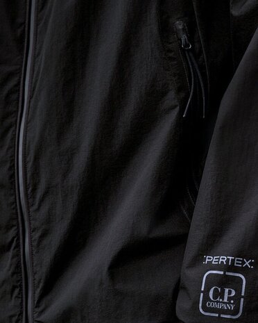 C.P. COMPANY METROPOLIS SERIES PERTEX HOODED JACK ZWART C.P. COMPANY METROPOLIS SERIES PERTEX HOODED JACK ZWART