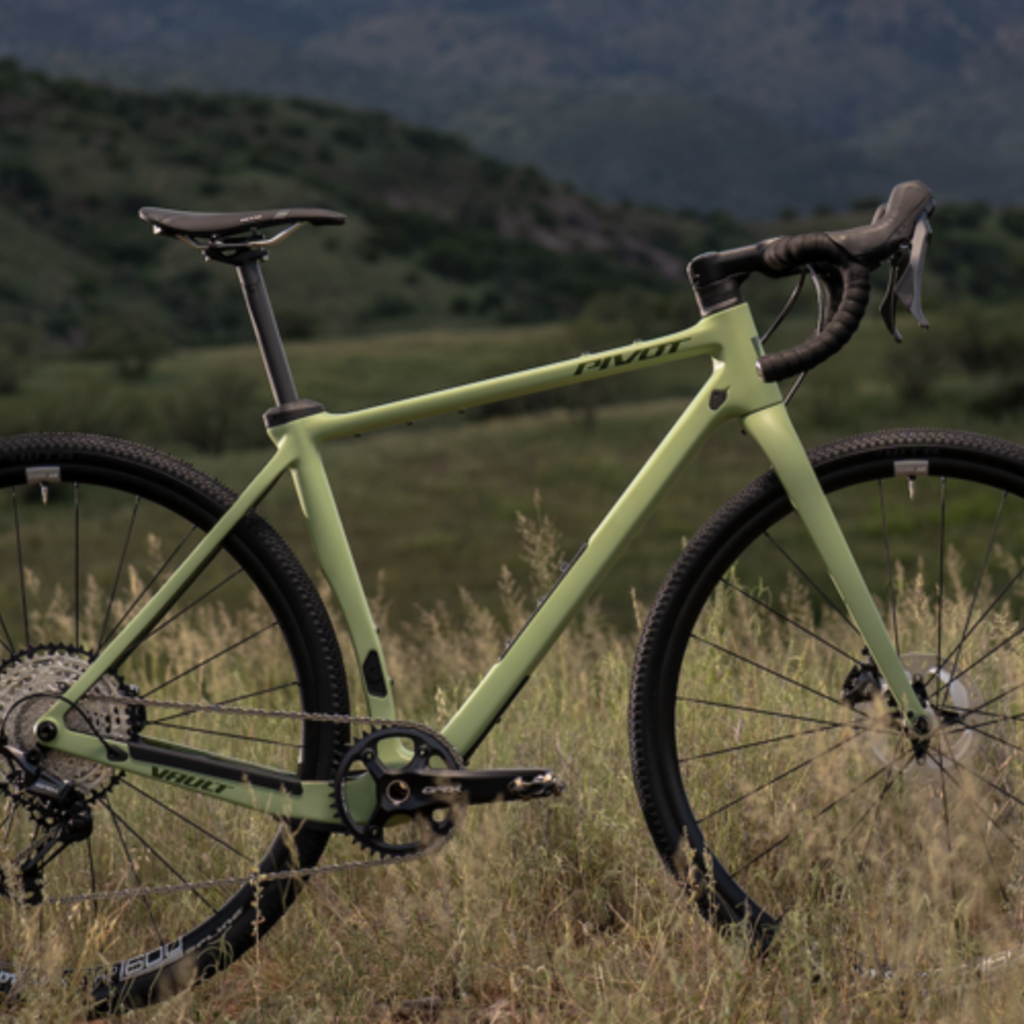 2025 Pivot Vault Team Force X0 Wide Range AXS w / Carbon Wheels