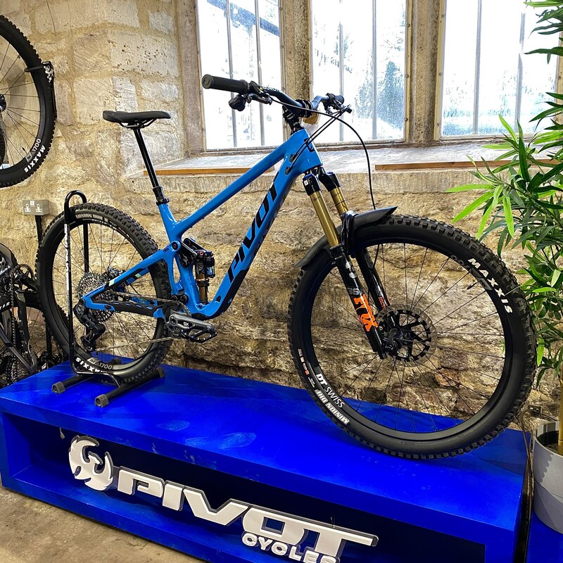 New Pivot Switchblade V6 Ark Custom Build