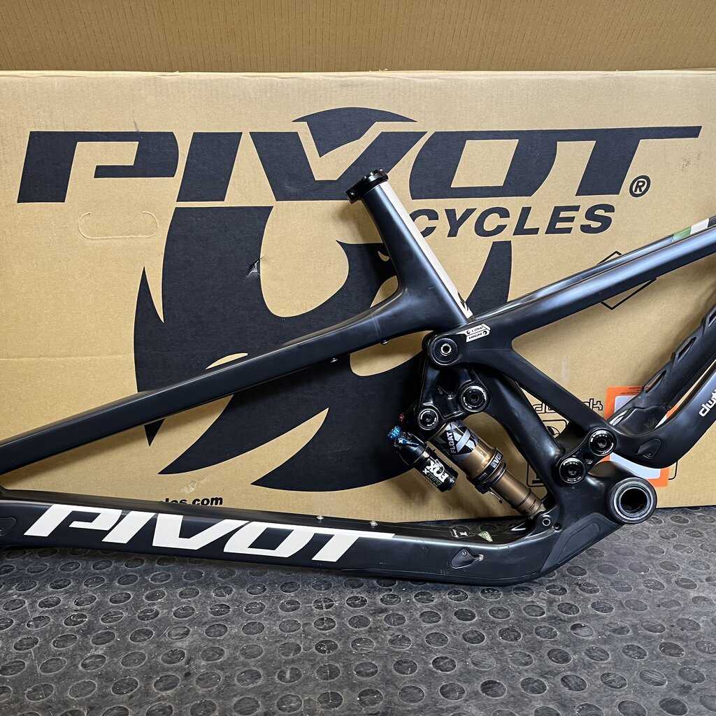 Ex Demo Staff Bike - 2024 Pivot Switchblade V6 Sram X0 Stealth Mojave XL FRAME