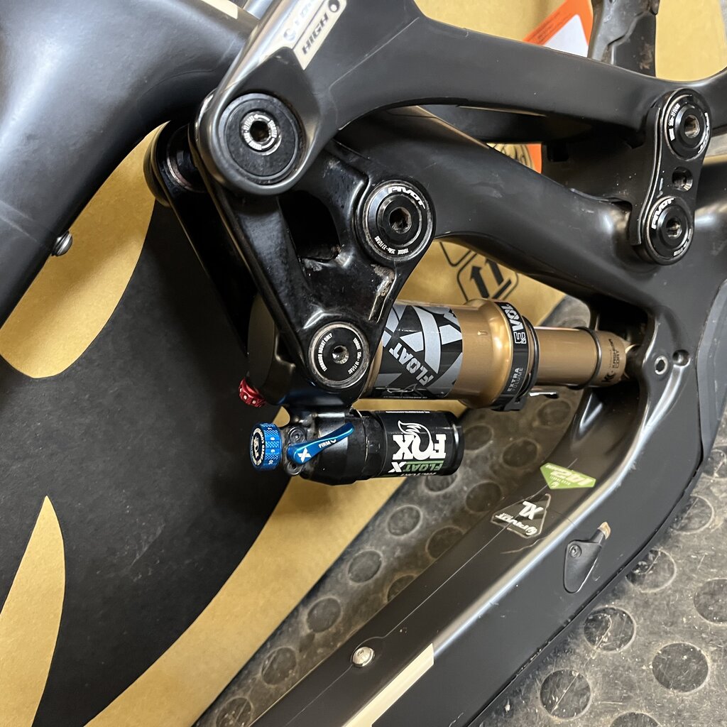 Ex Demo Staff Bike - 2024 Pivot Switchblade V6 Sram X0 Stealth Mojave XL FRAME