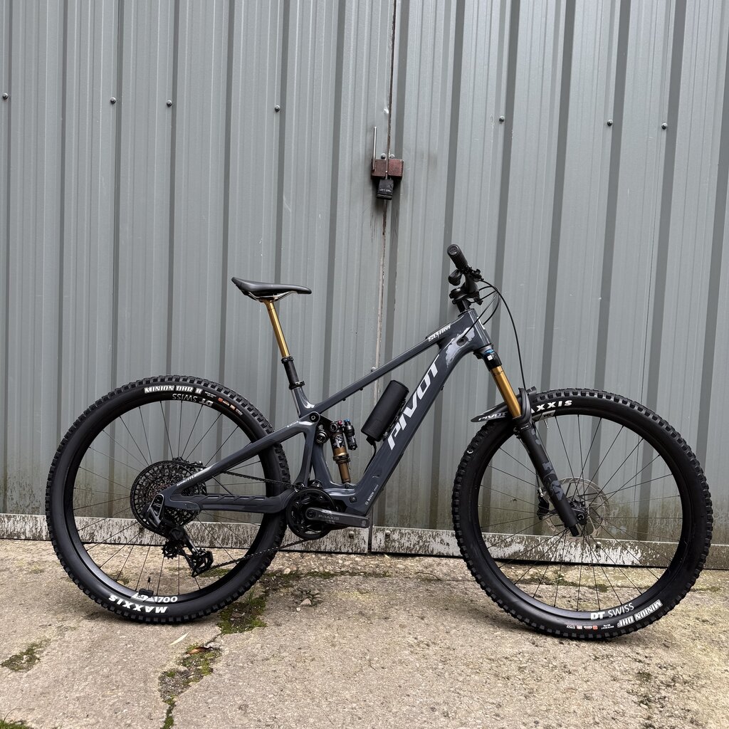 Ex-Demo Pivot Shuttle SL AM Pro Eagle X0 Transmission W/ Range Extender Brownstone Medium