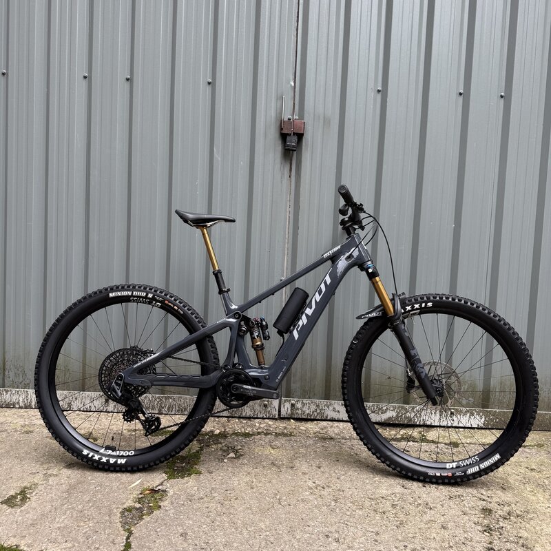 Ex-Demo Pivot Shuttle SL AM Pro Eagle X0 Transmission W/ Range Extender Brownstone Medium