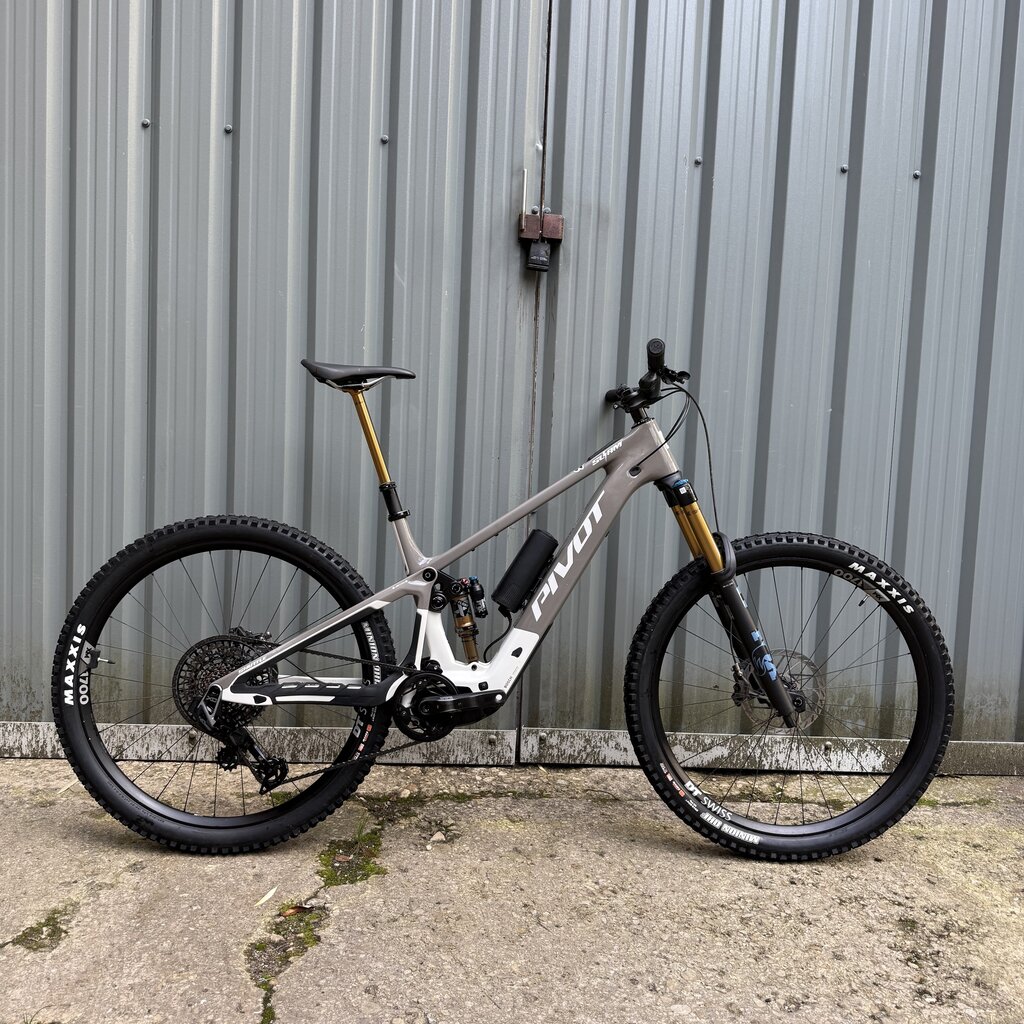 Ex-Demo Pivot Shuttle SL AM Pro Eagle X0 Transmission W/ Range Extender Brownstone Large