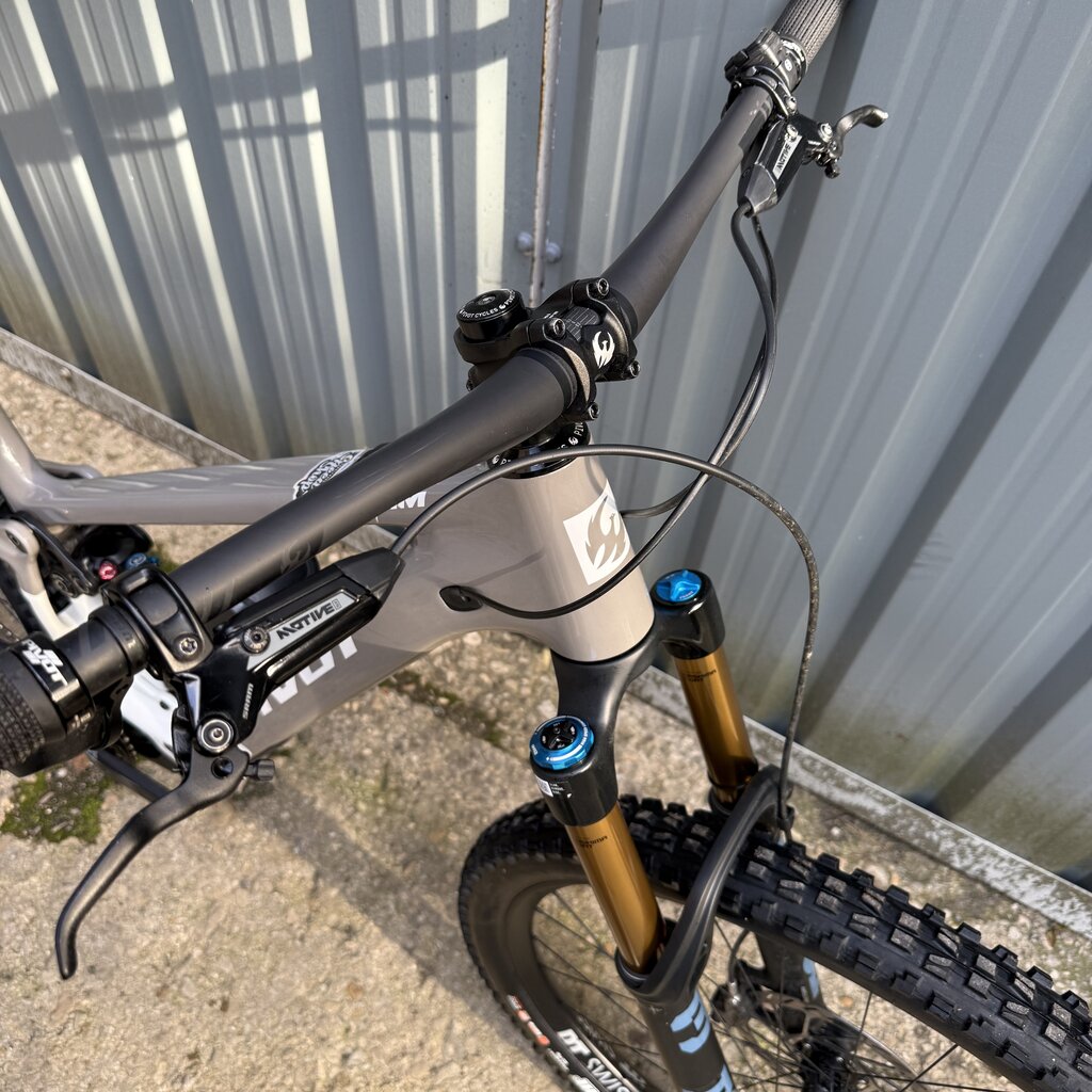 Ex-Demo Pivot Shuttle SL AM Pro Eagle X0 Transmission W/ Range Extender Brownstone Large