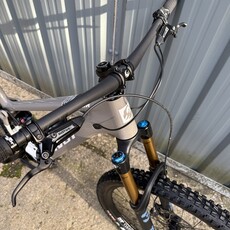 Ex-Demo Pivot Shuttle SL AM Pro Eagle X0 Transmission W/ Range Extender Brownstone Large
