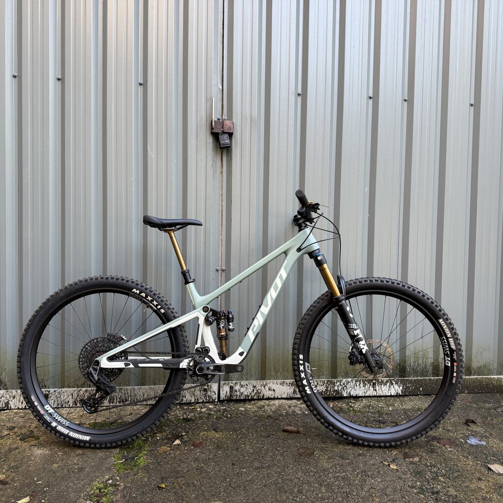 Ex Demo Pivot Bike - Trailcat LT 29 Pro X0 Eagle Transmission - Green Meadow Mist - M