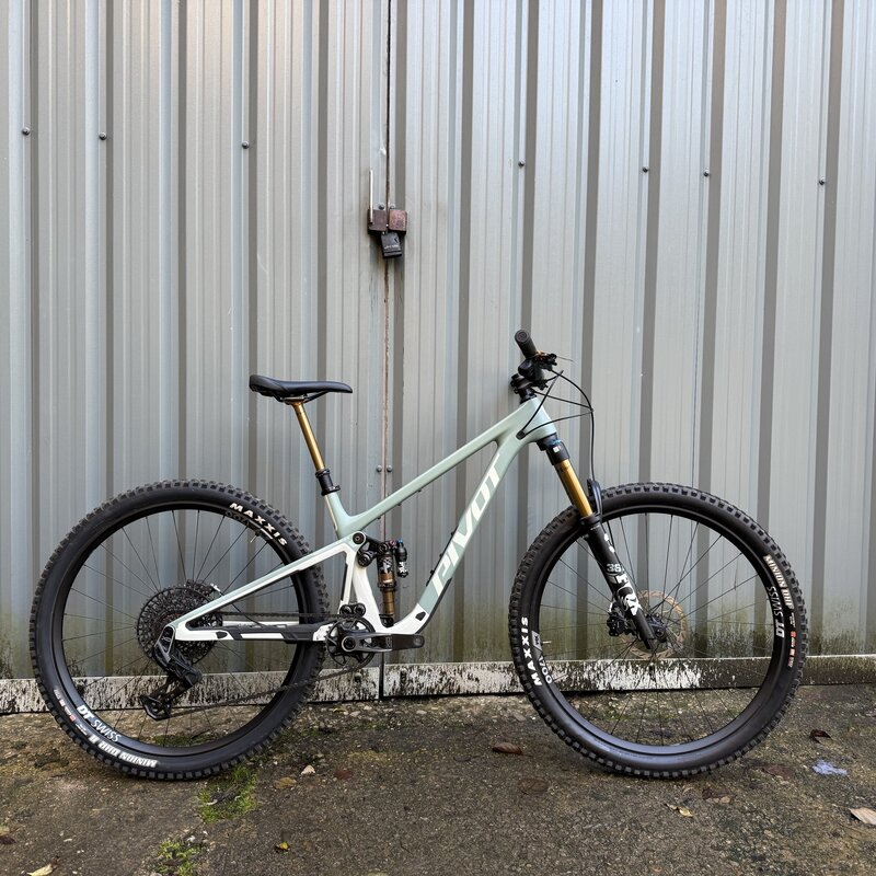 Pivot Ex Demo Pivot Bike - Trailcat LT 29 Pro X0 Eagle Transmission - Green Meadow Mist - M