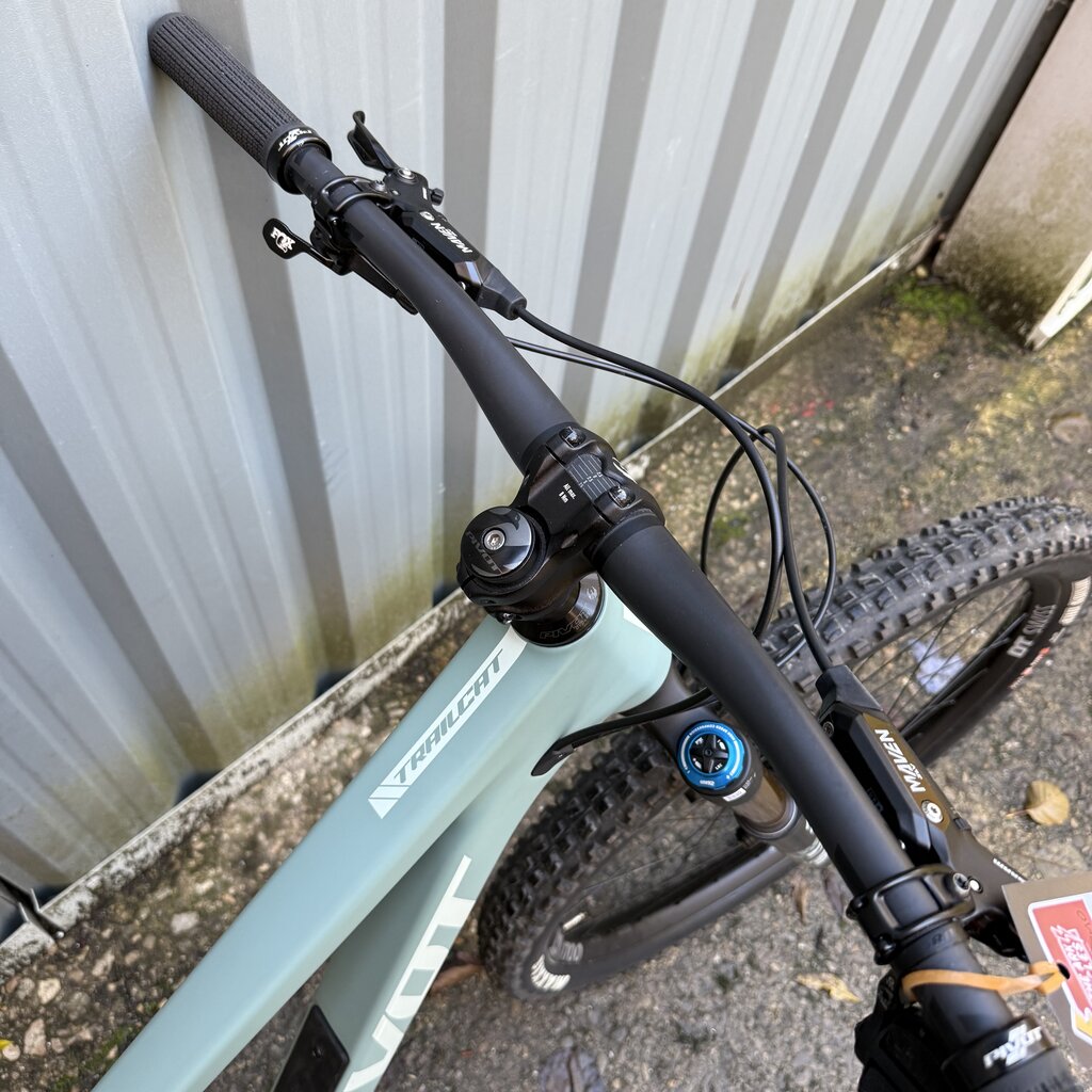 Pivot Ex Demo Pivot Bike - Trailcat LT 29 Pro X0 Eagle Transmission - Green Meadow Mist - M