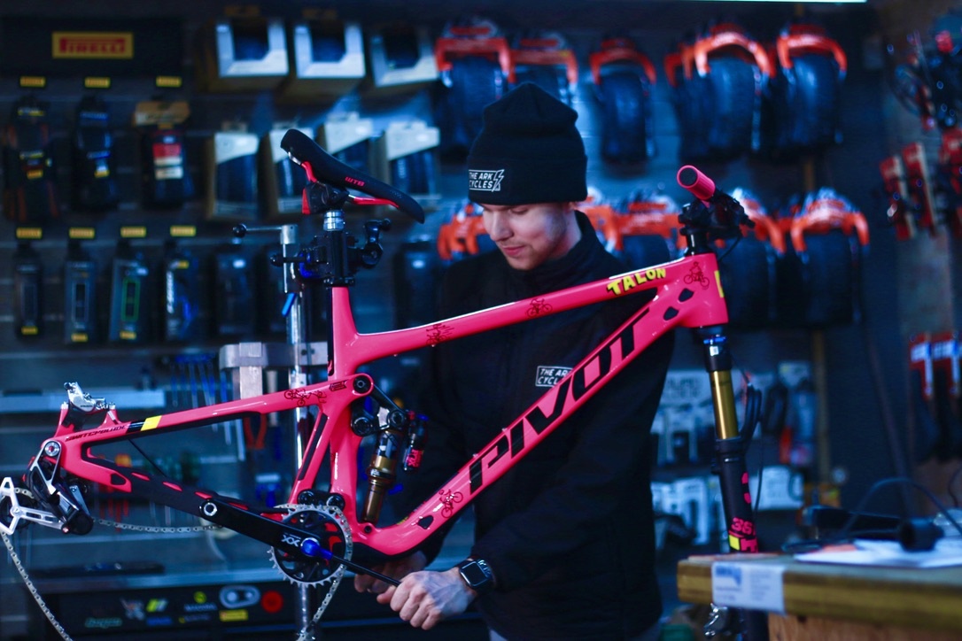 Pivot Switchblade Talon Pink 