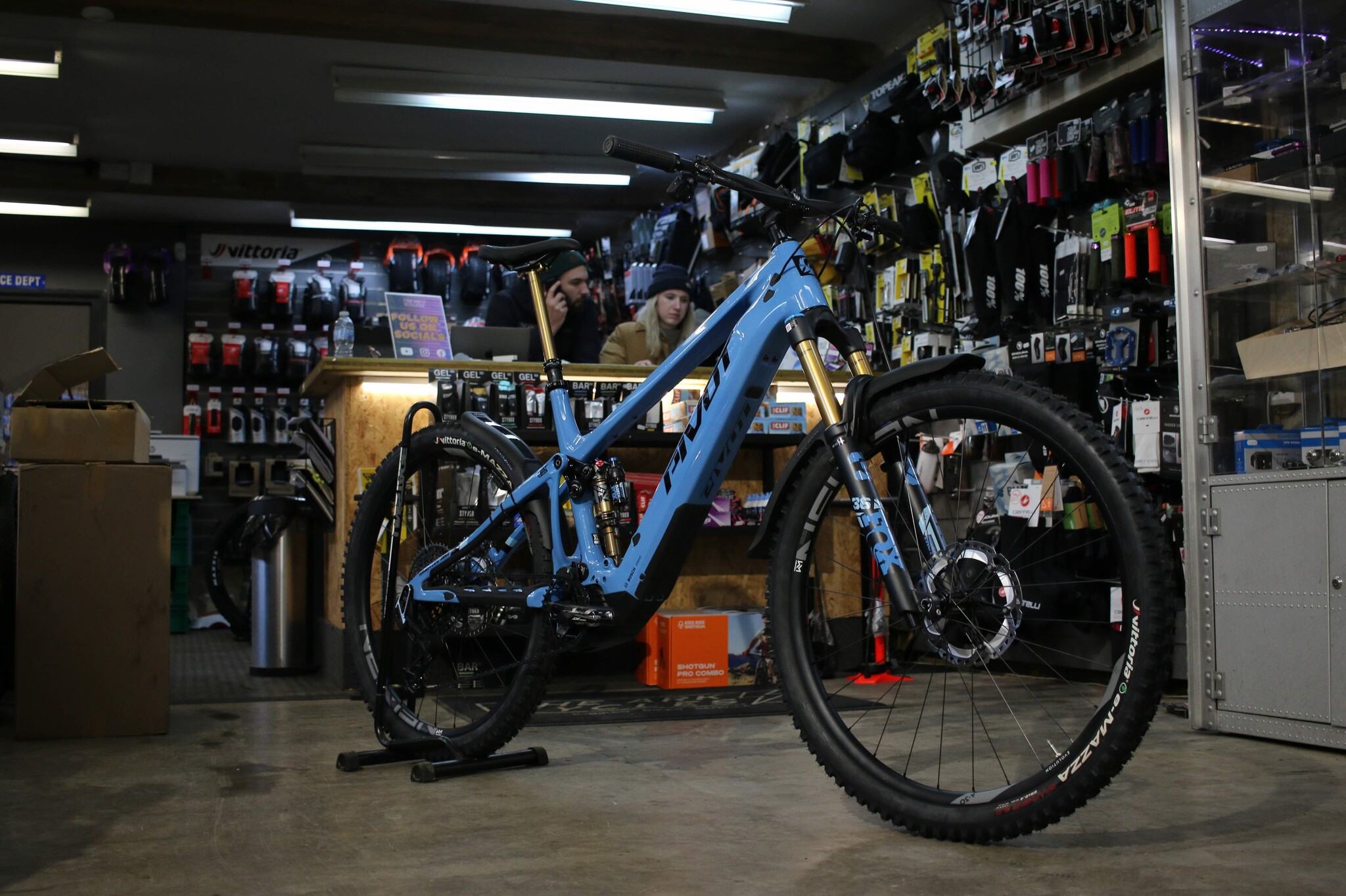 Pivot Shuttle AM In Store