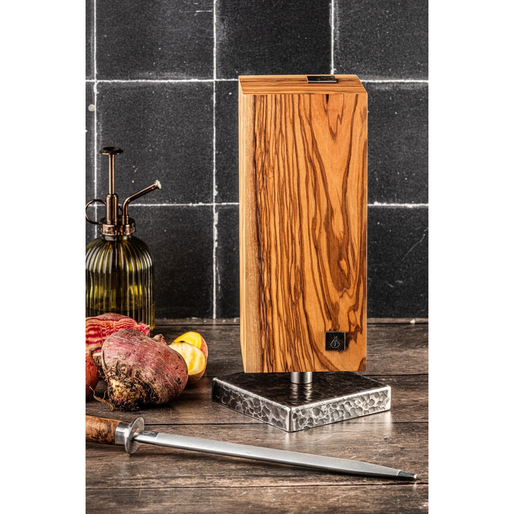 Forged Forged Messenblok roterend, olijfhout