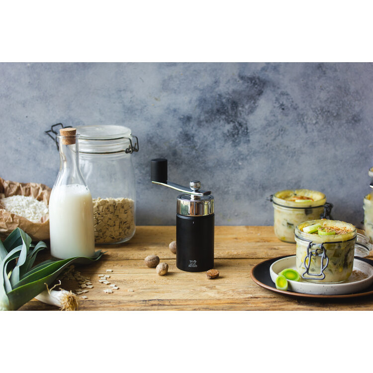 Peugeot Peugeot Isen muskaatmolen, 15 cm, mat zwart