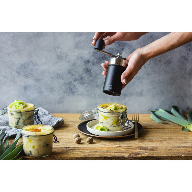 Peugeot Peugeot Isen muskaatmolen, 15 cm, mat zwart