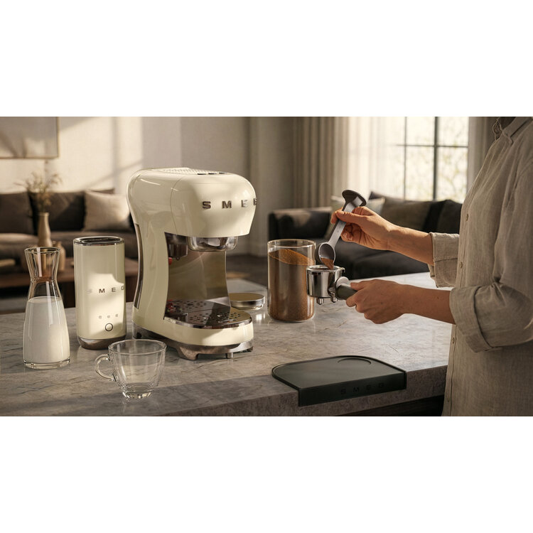 SMEG Smeg Espressomachine + melkopschuimer set - Creme - ECF12CREU