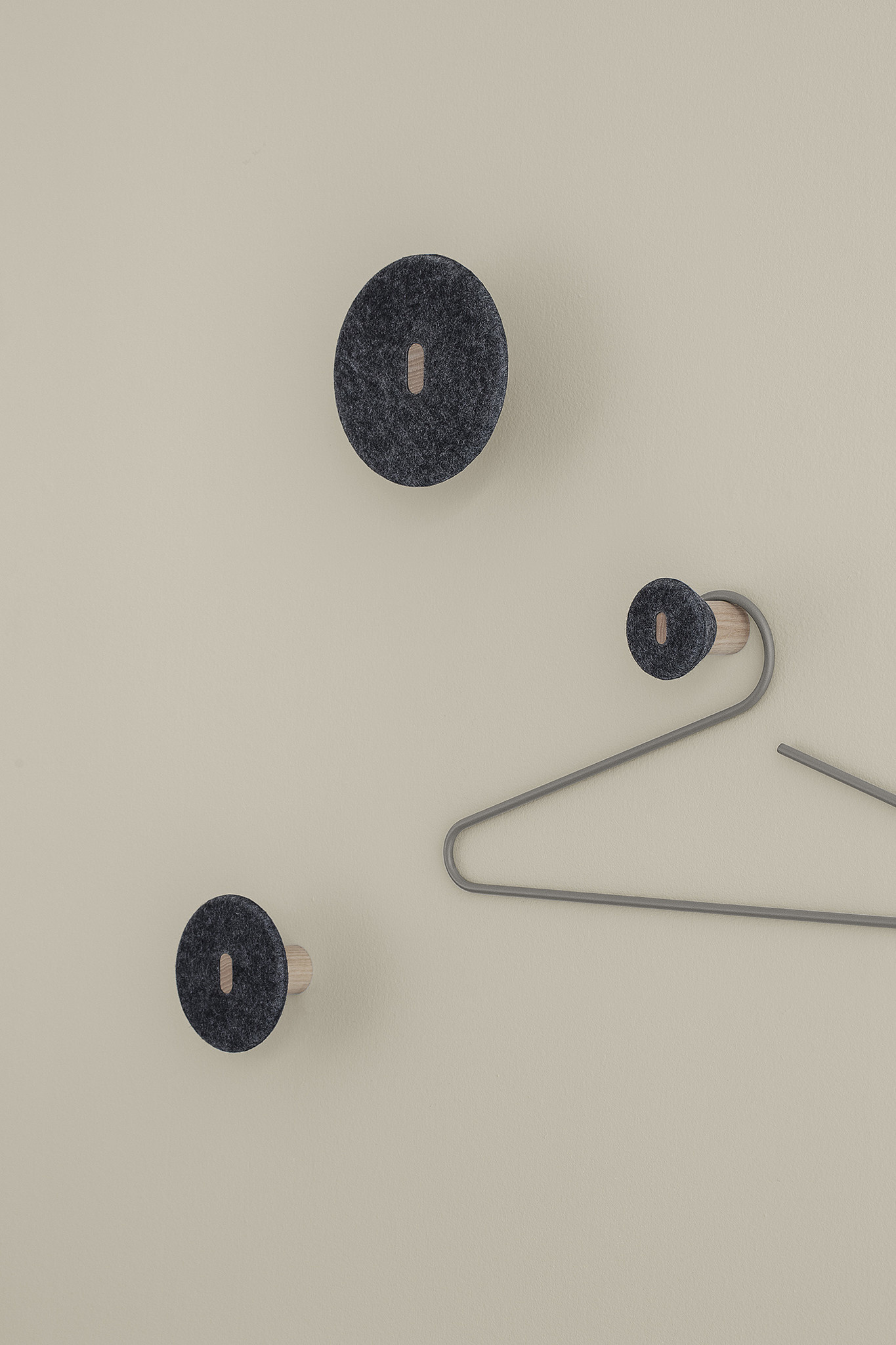 CURL kledinghanger Steel Grey (set/2 stuks) 66006