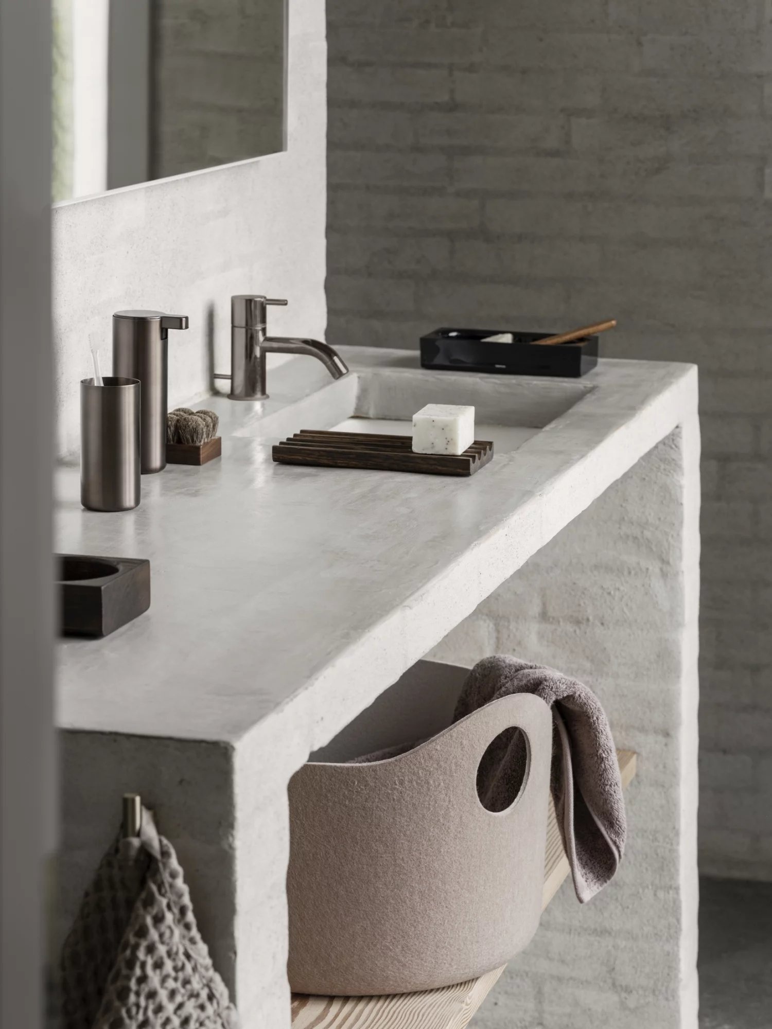 Blomus MODO toiletrolhouder Burned Metal