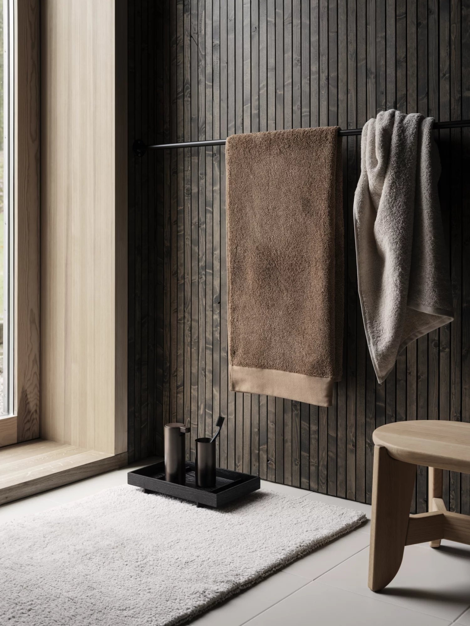 Blomus MODO Toilettenpapierhalter aus gebranntem Metall