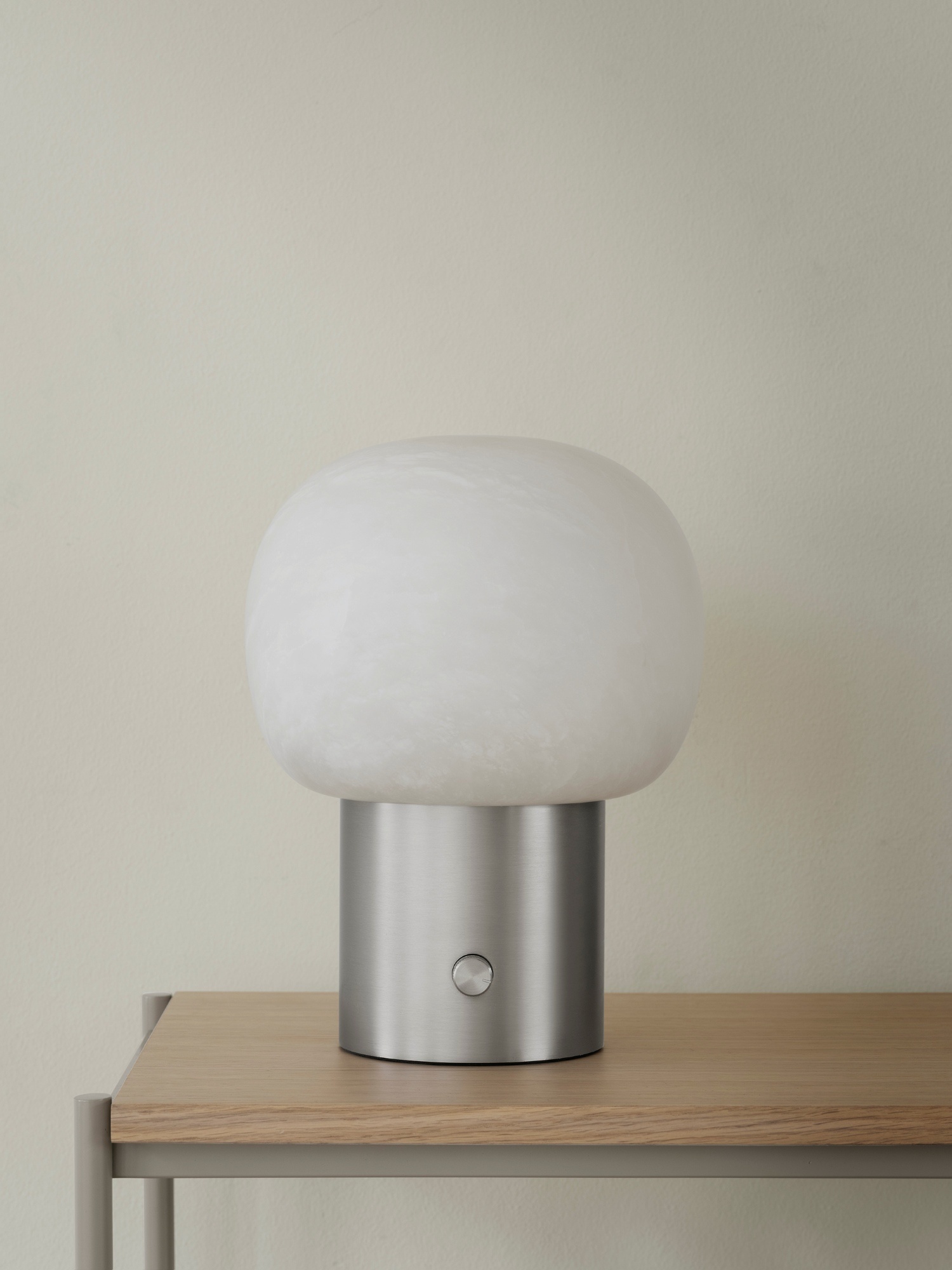 Blomus IRIS Lampe Alabaster Metallic Finish