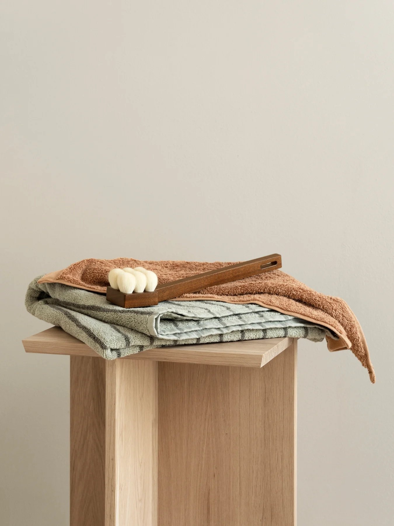 Blomus ENGAWA stool Oak