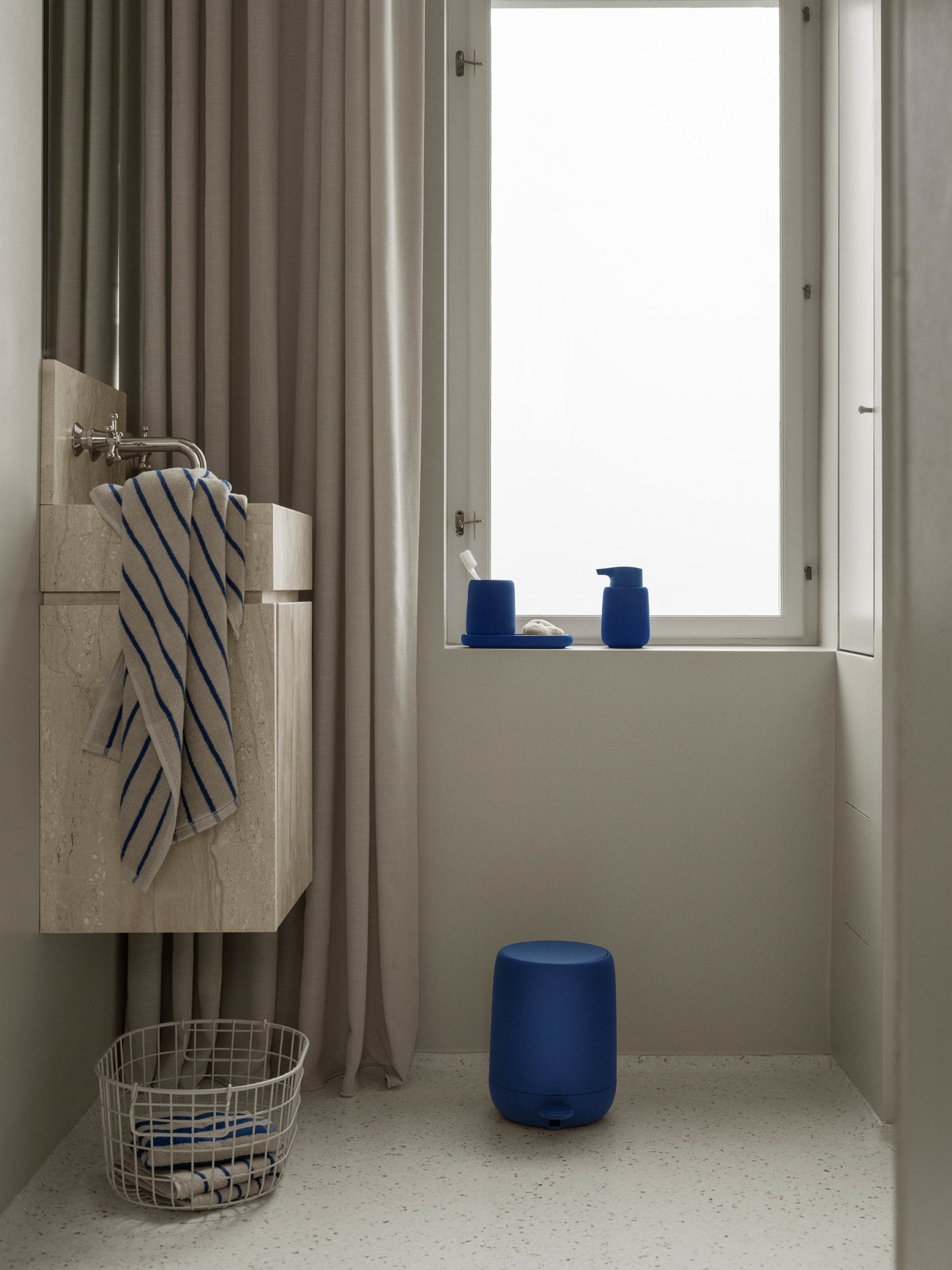 Blomus SONO tray / dish Mazarine Blue - 67553