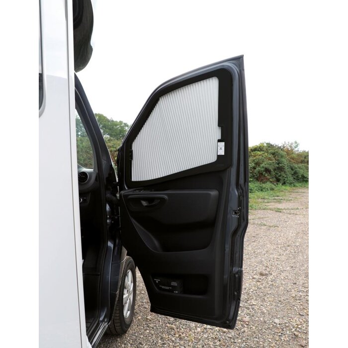 Remis Remifront 4 Mercedes Sprinter VS30 >2019 Zijraam R zonder Instapgreep Zwart