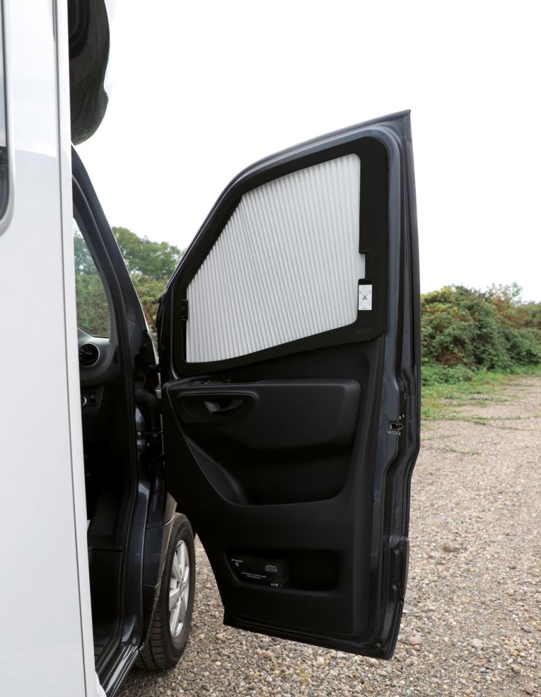 Remis Remifront 4 Mercedes Sprinter VS30 >2019 Zijraam R zonder Instapgreep Zwart