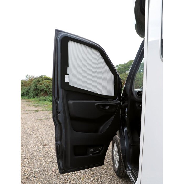 Remis Remifront 4 Mercedes Sprinter VS30 >2019 Zijraam L zonder Instapgreep Zwart