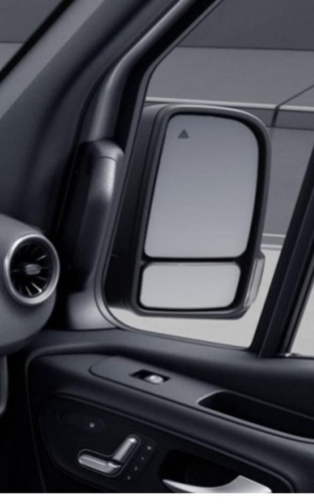 Remis Remifront 4 Mercedes Sprinter VS30 >2019 Zijraam R met Instapgreep Zwart