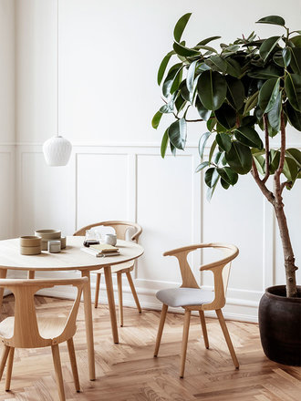 &Tradition In Between dining table - round &Tradition In Between dining table - round