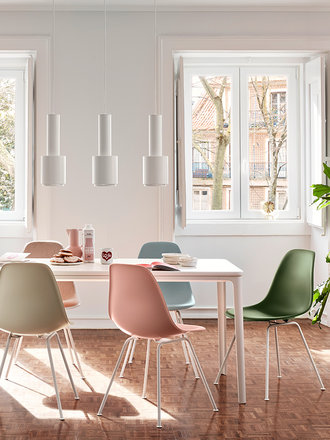 Vitra Eames Plastic side chair RE DSX - white base Vitra Eames Plastic side chair RE DSX - white base