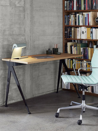 Vitra Compas direction - natural solid oak Vitra Compas direction - natural solid oak