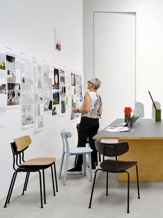 Vitra Moca chair - basic dark base